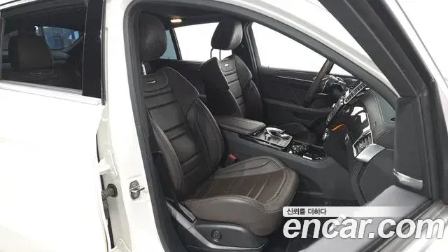 Mercedes-Benz GLE-Class 2019 — Photo 9/35
