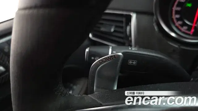 Mercedes-Benz GLE-Class 2019 — Photo 16/35