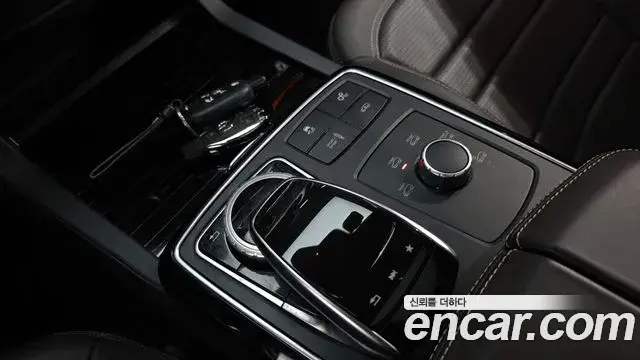 Mercedes-Benz GLE-Class 2019 — Photo 32/35