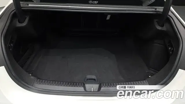 Mercedes-Benz E-Class 2024 — Şəkil 19/20