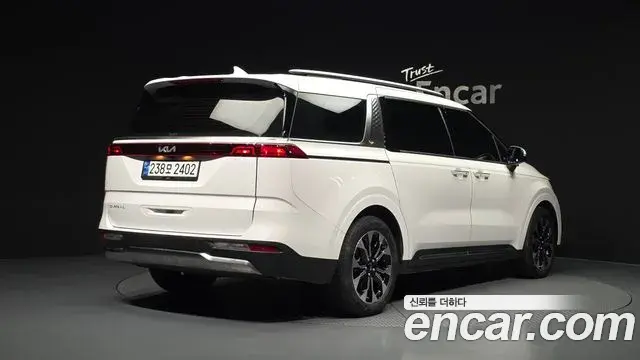 Kia Carnival 2023 — Фото 2/20