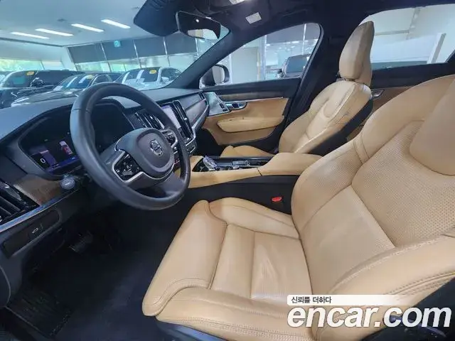 Volvo V90 Cross Country, 2024