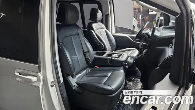 Hyundai Staria 2023 — Şəkil 12/20