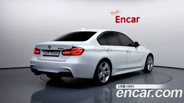 BMW 3 Series 2018 — Фото 2/20