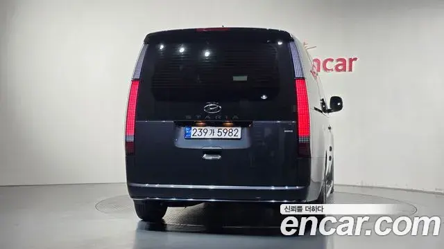 Hyundai Staria 2023 — Фото 4/20