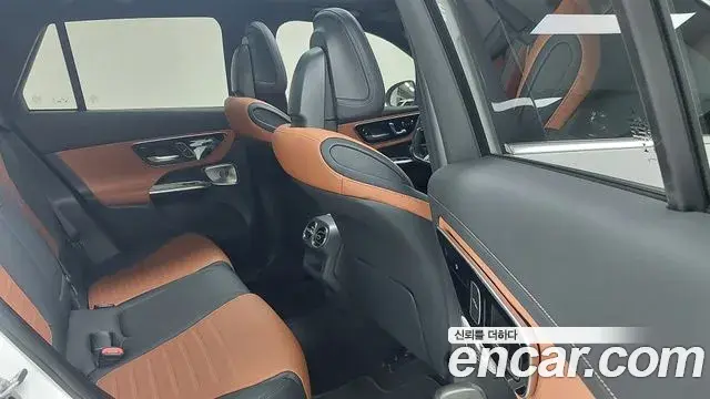 Mercedes-Benz GLC-Class 2023 — Photo 9/19