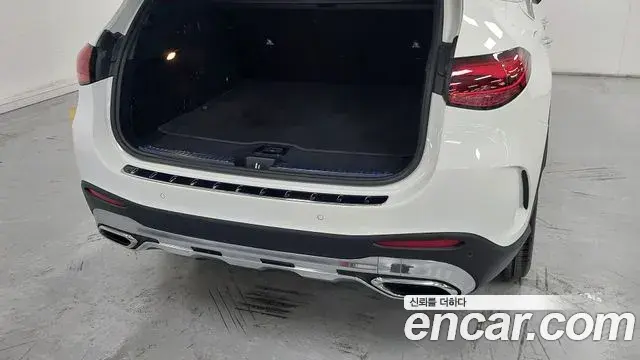 Mercedes-Benz GLC-Class 2023 — Photo 11/19