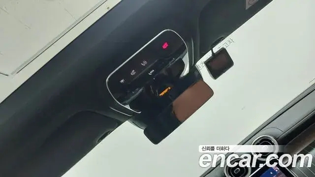 Mercedes-Benz GLC-Class 2023 — Photo 17/19