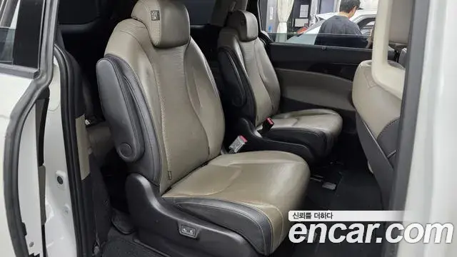 Kia Carnival 2024 — Photo 12/20
