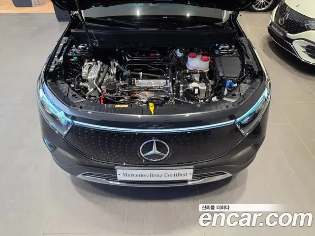 Mercedes-Benz EQB 2025 — Photo 13/20