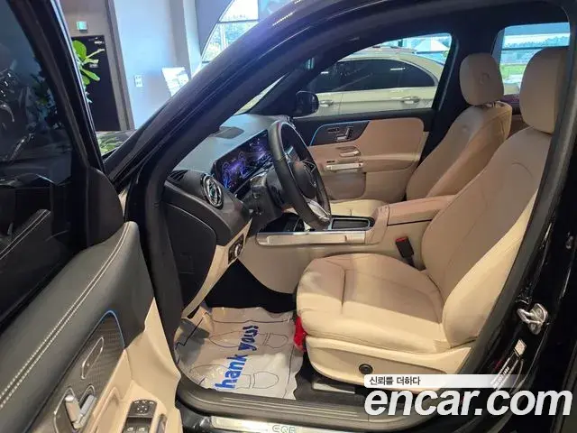 Mercedes-Benz EQB 2025 — Photo 19/20