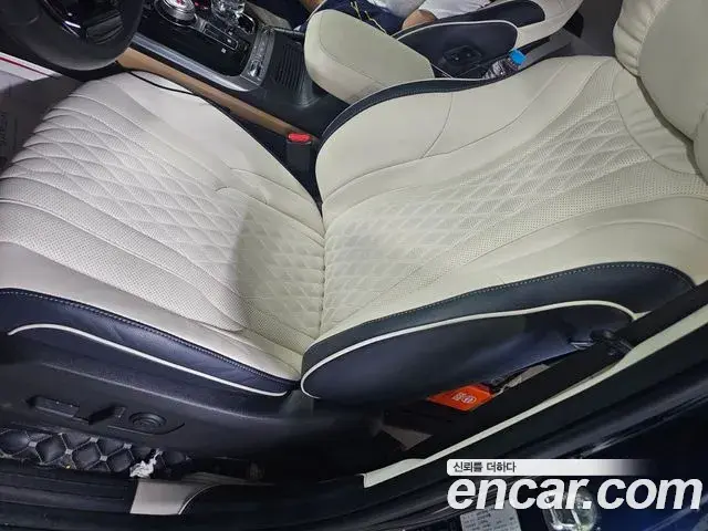 Kia Carnival 2023 — Photo 19/20