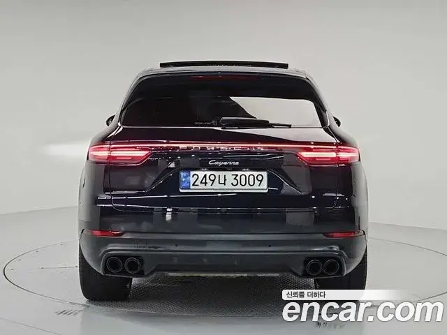Porsche Cayenne 2020 — Фото 1/17