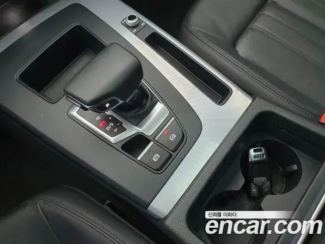 Audi Q5 2023 — Фото 8/20