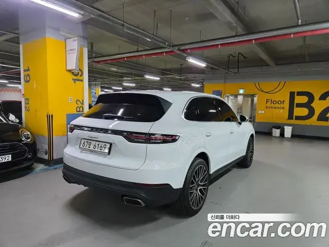 Porsche Cayenne 2019 — Фото 10/20