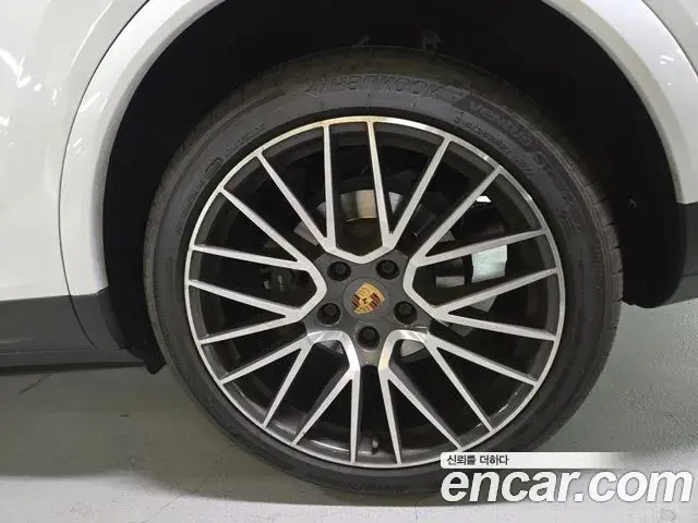 Porsche Cayenne 2019 — Фото 19/20