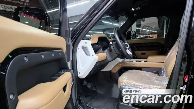 Land Rover Defender 2025 — Фото 9/20