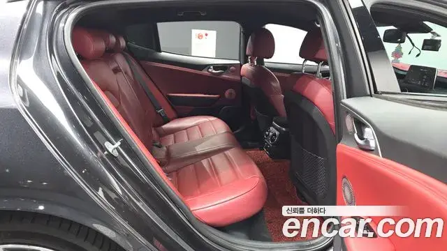 Kia Stinger 2019 — Photo 12/20