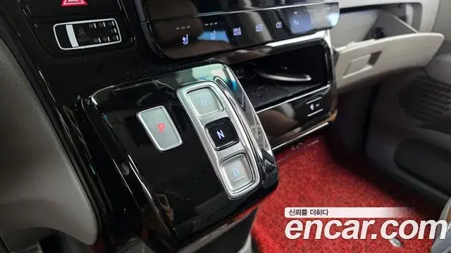 Hyundai Staria 2023 — Photo 9/20