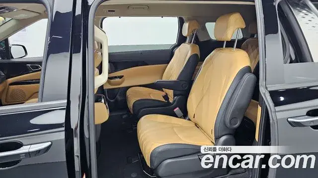 Kia Carnival 2023 — Фото 12/20