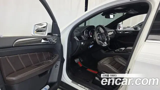 Mercedes-Benz GLE-Class 2019 — Photo 9/20