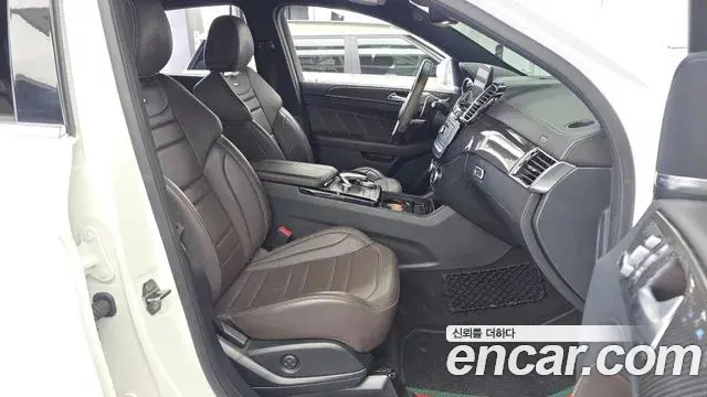 Mercedes-Benz GLE-Class 2019 — Photo 10/20