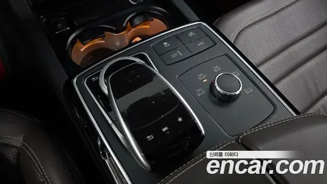 Mercedes-Benz GLE-Class 2019 — Photo 16/20