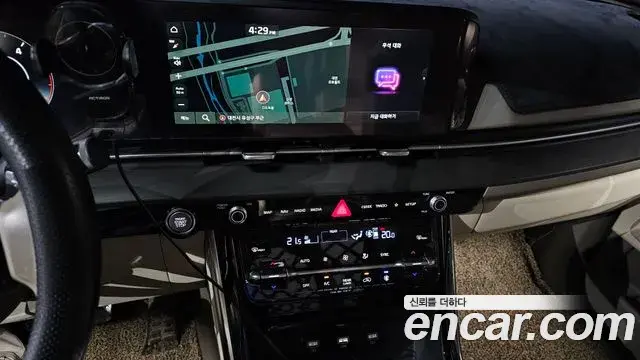 Kia Carnival 2021 — Photo 12/20