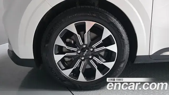 Kia Carnival 2021 — Фото 5/20