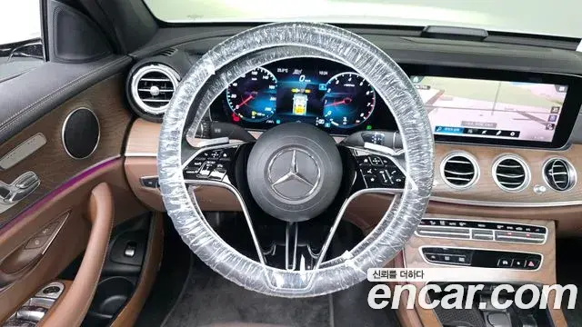 Mercedes-Benz E-Class 2022 — Фото 13/20