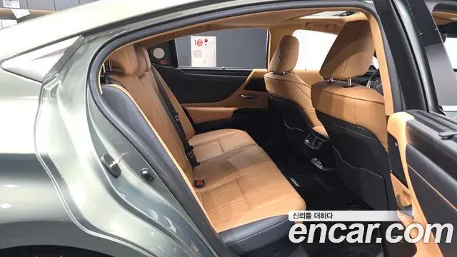 Lexus ES300h 2023 — Şəkil 12/20