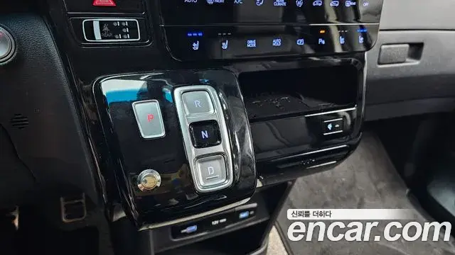 Hyundai Staria 2024 — Şəkil 9/20