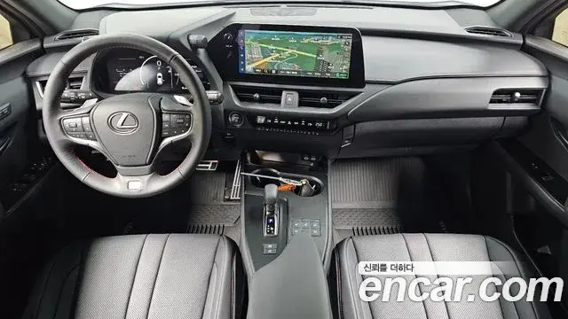 Lexus UX300h 2025 — Photo 7/20