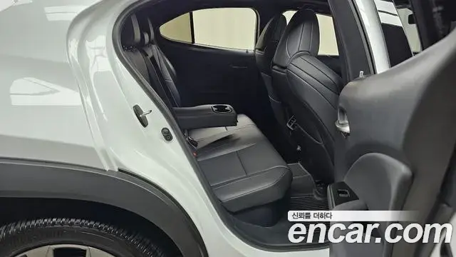 Lexus UX300h 2025 — Photo 11/20