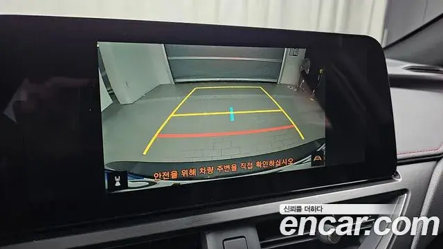 Lexus UX300h 2025 — Photo 14/20
