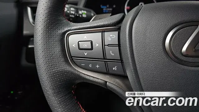 Lexus UX300h 2025 — Photo 16/20