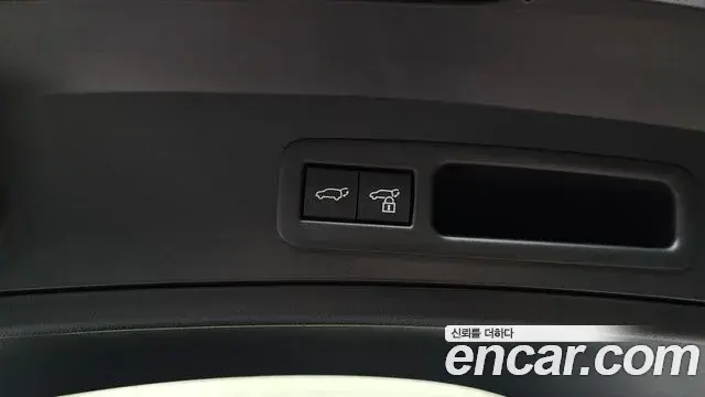 Lexus UX300h 2025 — Photo 17/20