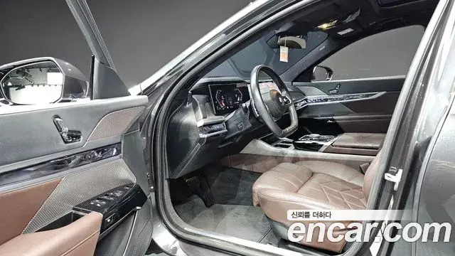 BMW 7 Series 2023 — Фото 10/20