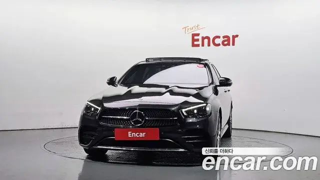 Mercedes-Benz E-Class 2021 — Photo 3/20