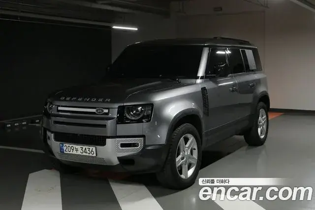 Land Rover Defender 2021 — Photo 1/18