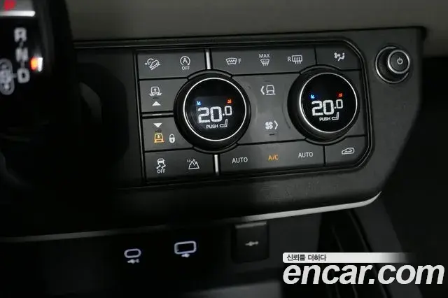 Land Rover Defender 2021 — Photo 10/18