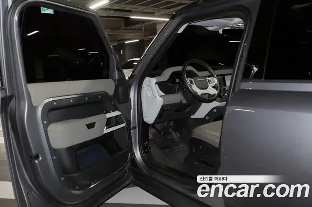 Land Rover Defender 2021 — Photo 12/18