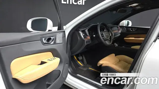 Volvo XC60 2024 — Şəkil 10/20