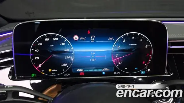 Mercedes-Benz E-Class 2026 — Photo 8/20