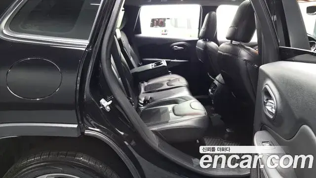 Jeep Cherokee 2021 — Photo 11/20
