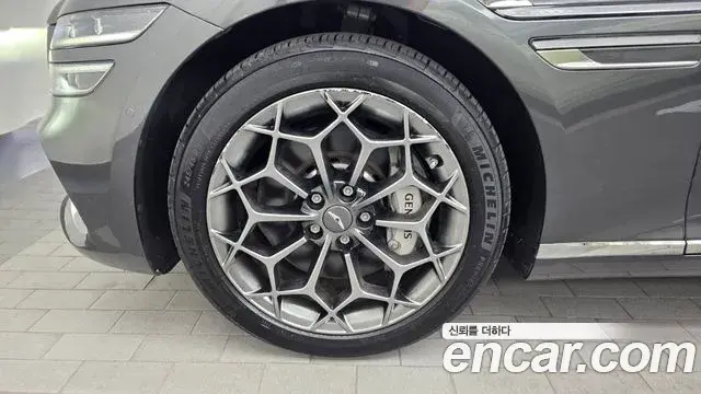 Genesis Electrified G80 2023 — Photo 5/20