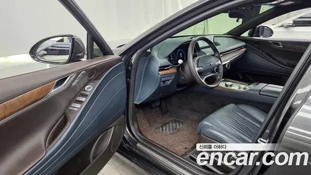 Genesis Electrified G80 2023 — Photo 10/20