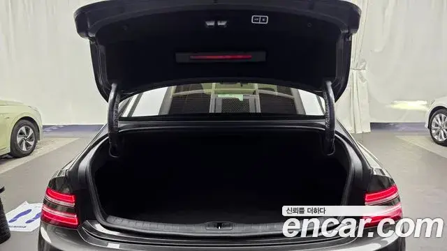 Genesis Electrified G80 2023 — Photo 20/20