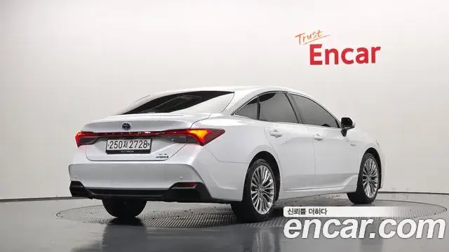 Toyota Avalon 2019 — ფოტო 2/20