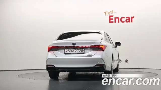 Toyota Avalon 2019 — ფოტო 4/20